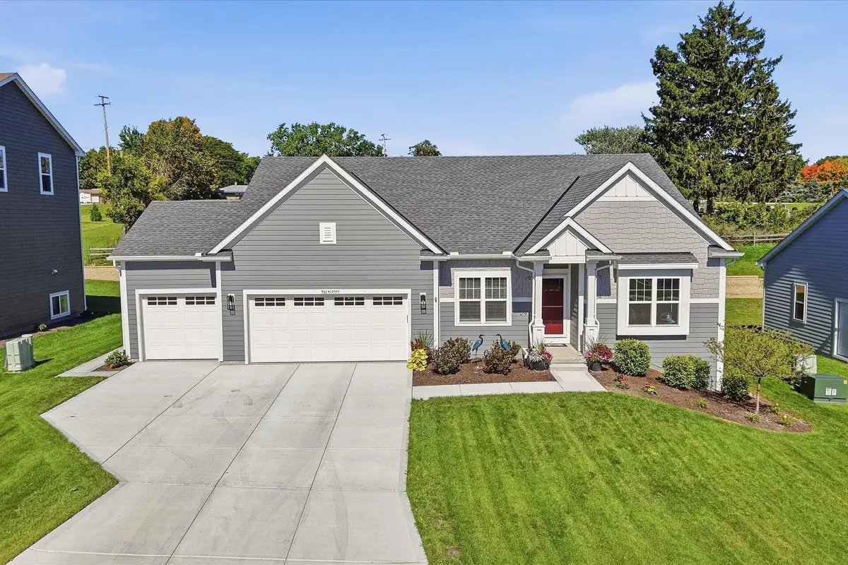 N67W25502 Vail Ln, Sussex, WI 53089 - #1