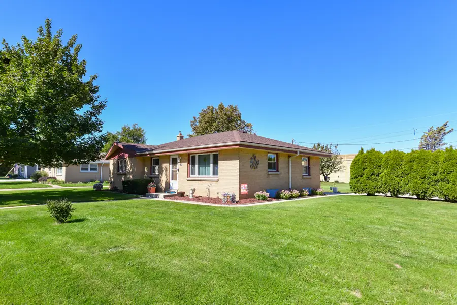 6220 W Van Norman Ave, Greenfield, WI 53220 - #3