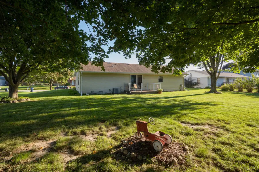 5616 Stonefield Rd, Hartford, WI 53086 - #3