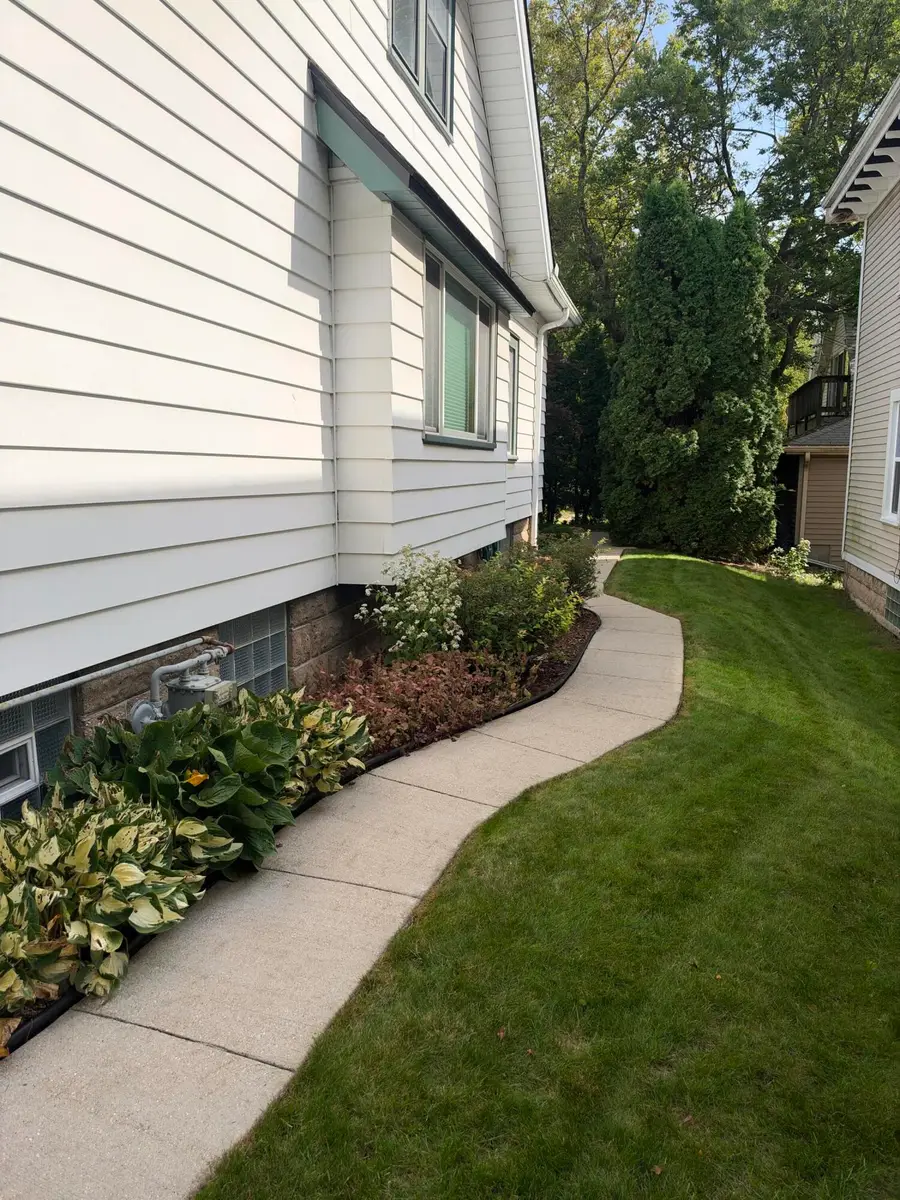 1613 E Pryor Ave, Milwaukee, WI 53207 - #3