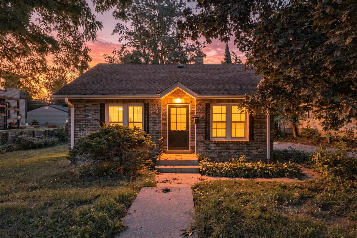 3364 S Chase Ave, Milwaukee, WI 53207 - #1