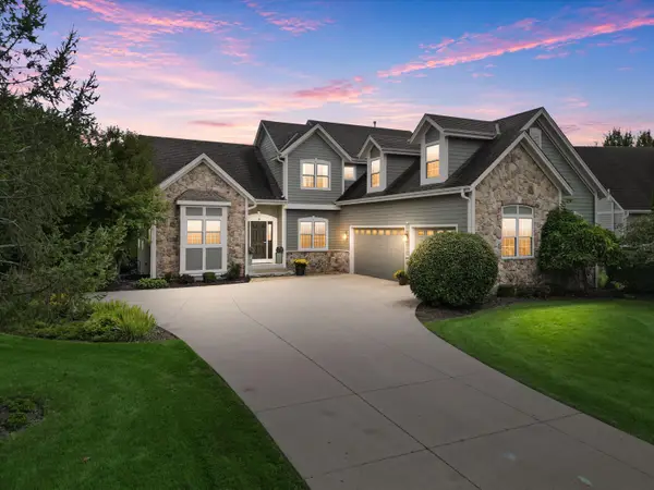 W243N2710 Creekside Ct, Pewaukee, WI 53072