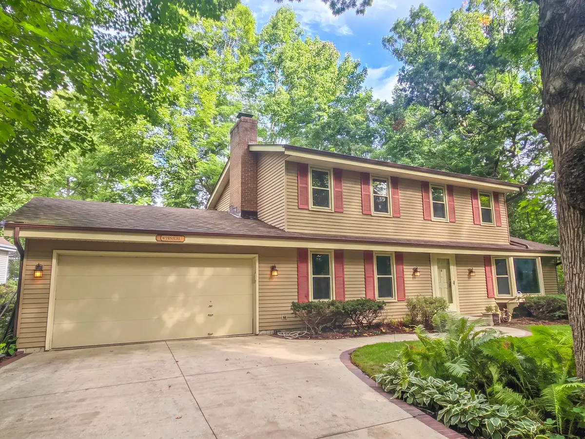 N27w22212 Shadywood Ct, Pewaukee, WI 53186 - #1