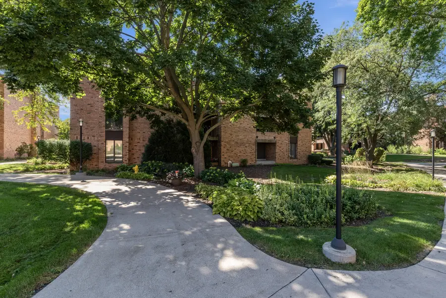 1818 E Shorewood Blvd, Shorewood, WI 53211 - #2