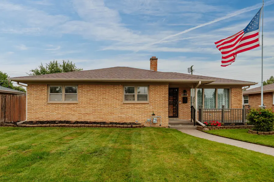 1020 Coronada Dr, Racine, WI 53402 - #2