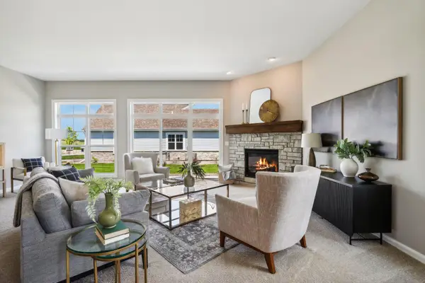 1388 Prairie Creek Cir, Oconomowoc, WI 53066