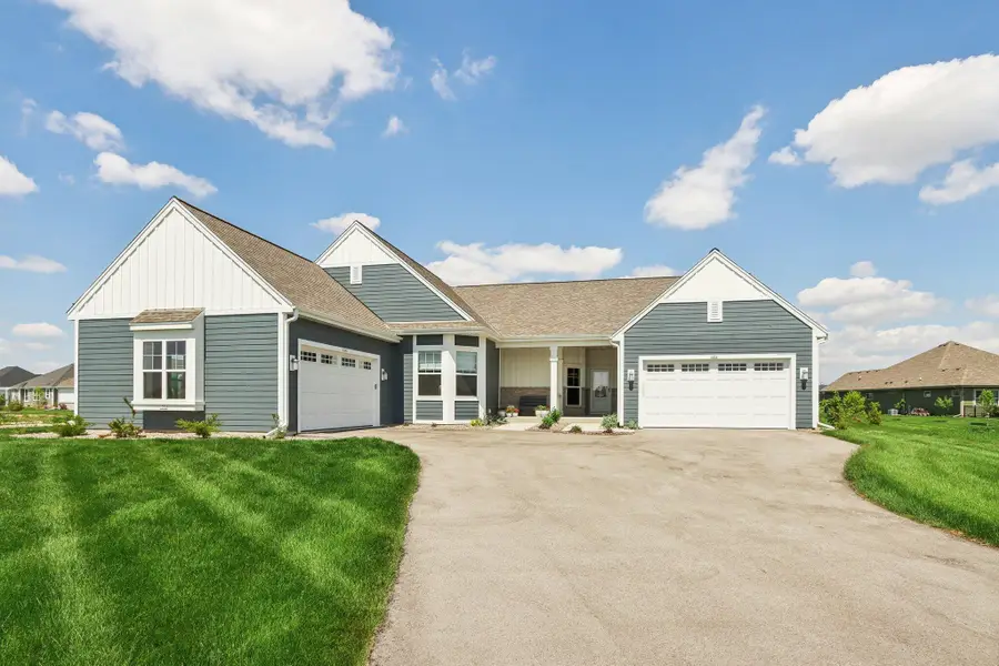 1388 Prairie Creek Cir, Oconomowoc, WI 53066 - #2