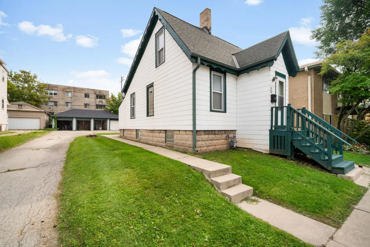 1616 N Warren Ave, Milwaukee, WI 53202 - #1