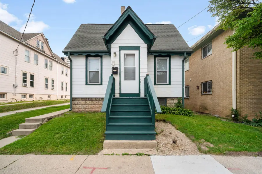 1616 N Warren Ave, Milwaukee, WI 53202 - #2