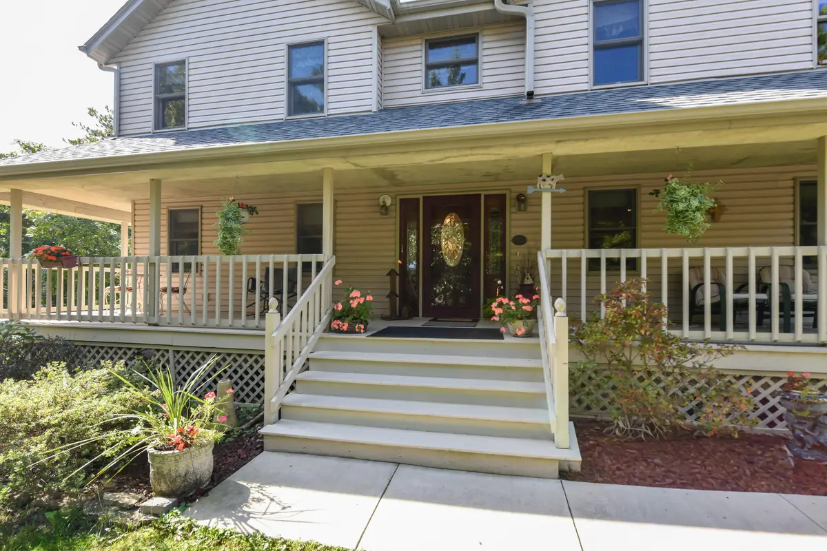 S86W30445 Stonegate Dr, Mukwonago, WI 53149 - #1