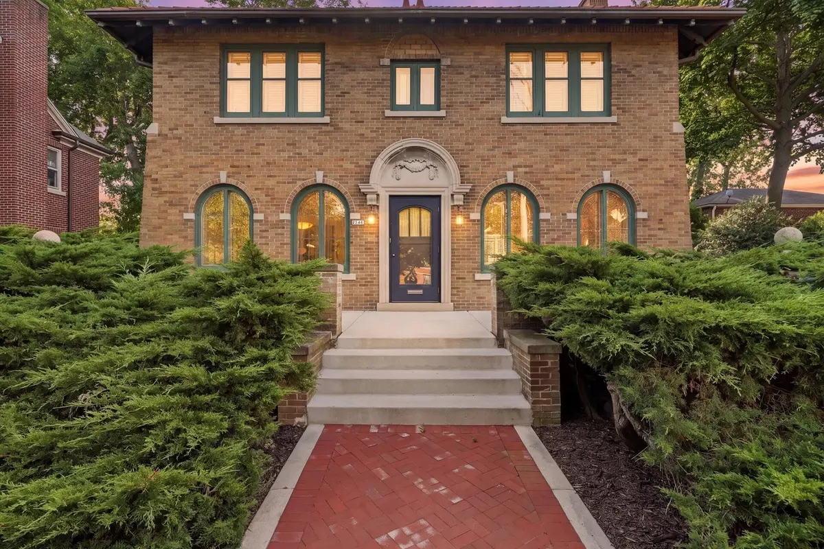 2522 N Summit Ave, Milwaukee, WI 53211 - #1