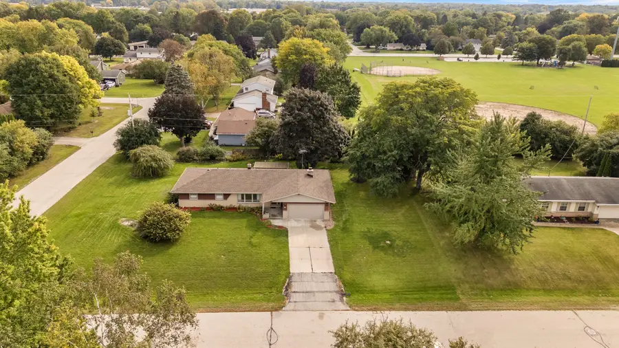 5503 W Silverleaf Ln, Brown Deer, WI 53223 - #2