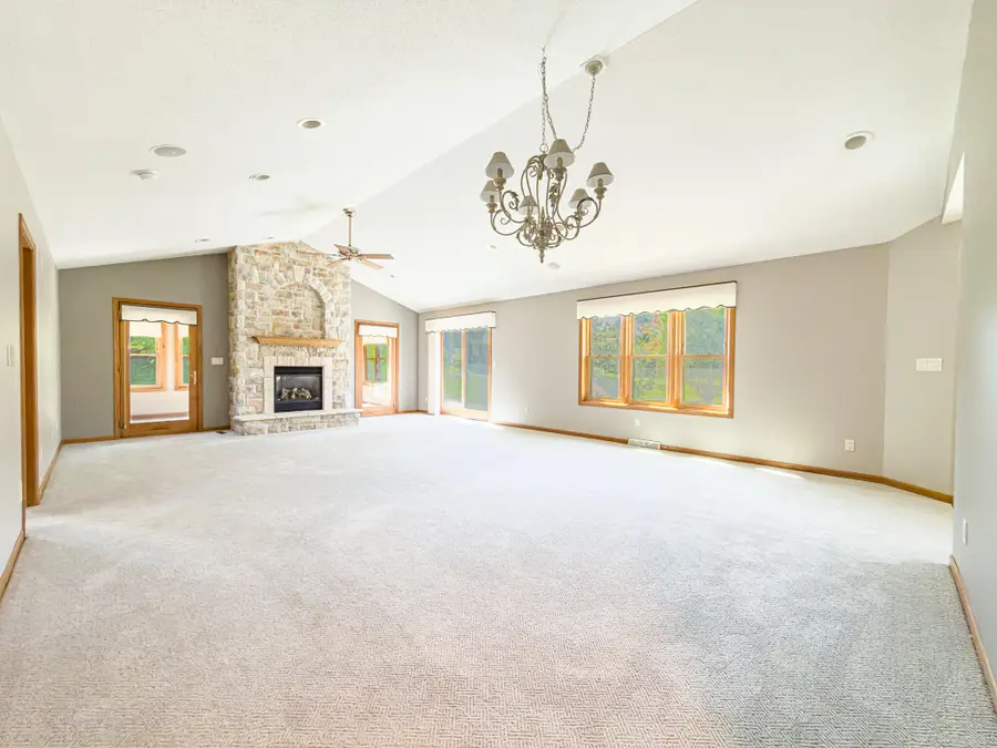 N21W24303 E Parkway Meadow Cir, Pewaukee, WI 53072 - #3