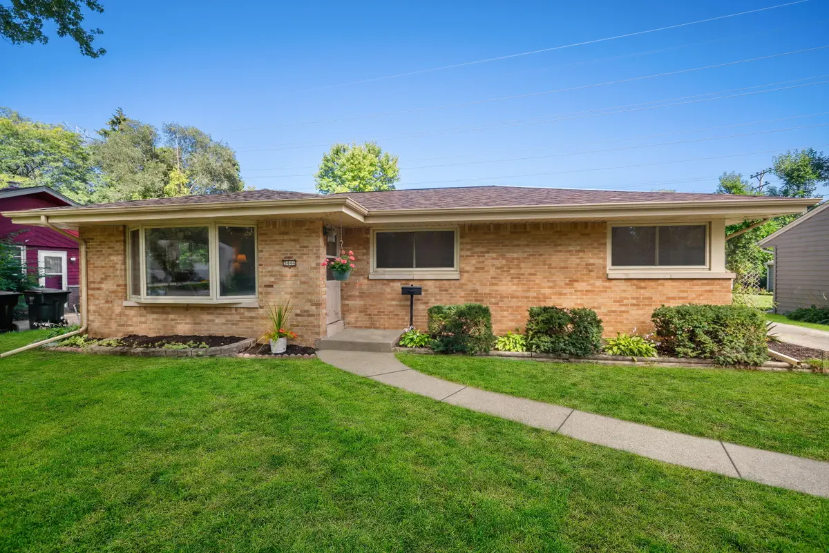 5444 N Dexter Ave, Glendale, WI 53209 - #1