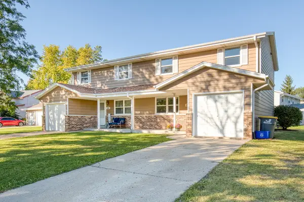 2700 Albany Ct, Waukesha, WI 53188