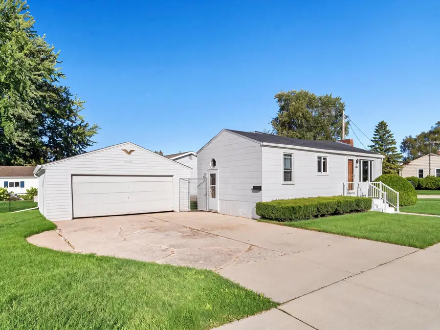 2618 Lincoln Ave, Two Rivers, WI 54241 - #3