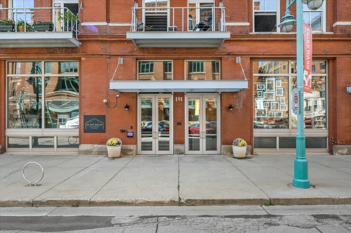 191 N Broadway, Milwaukee, WI 53202 - #1