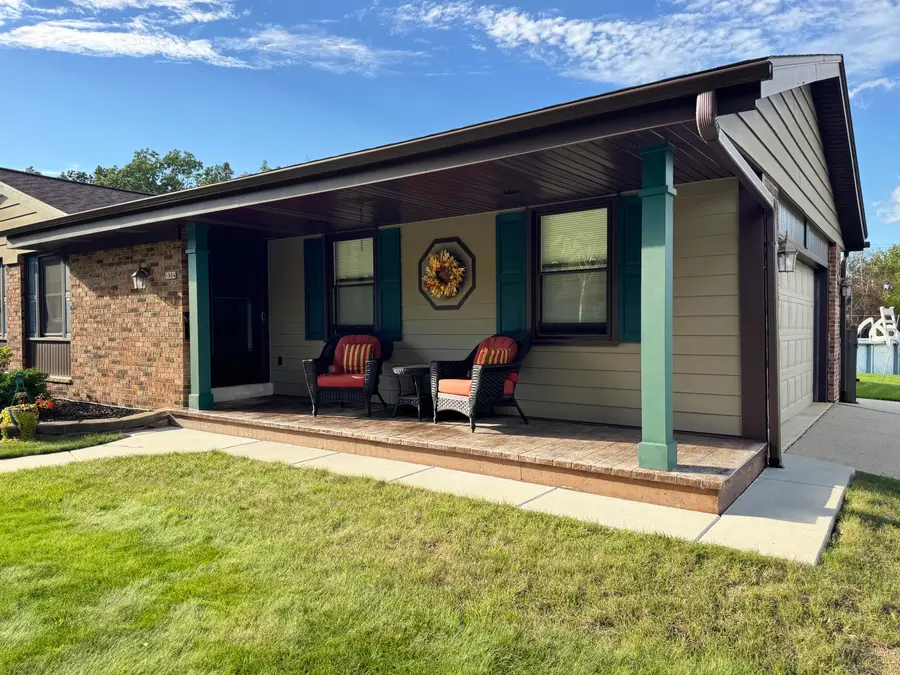 1804 W Clayton Crest Ave, Milwaukee, WI 53221 - #2