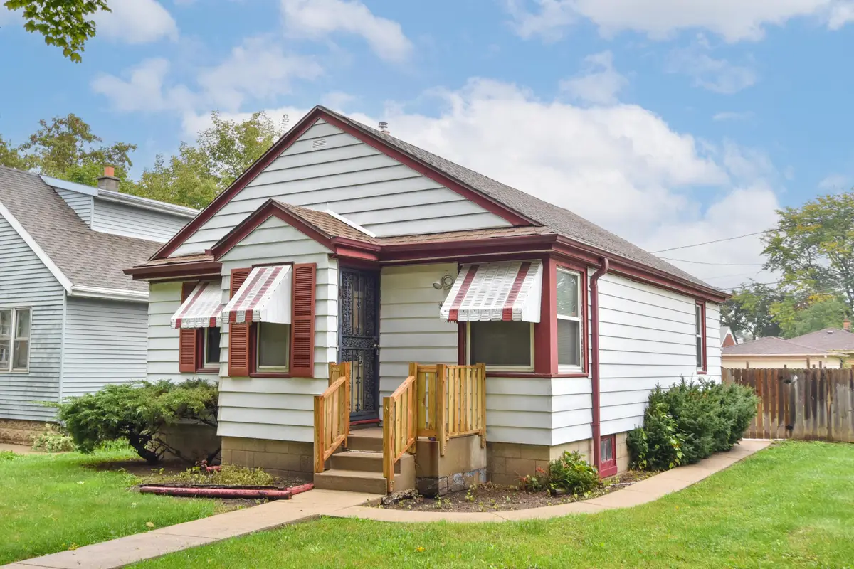 4622 N 19th St, Milwaukee, WI 53209 - #1
