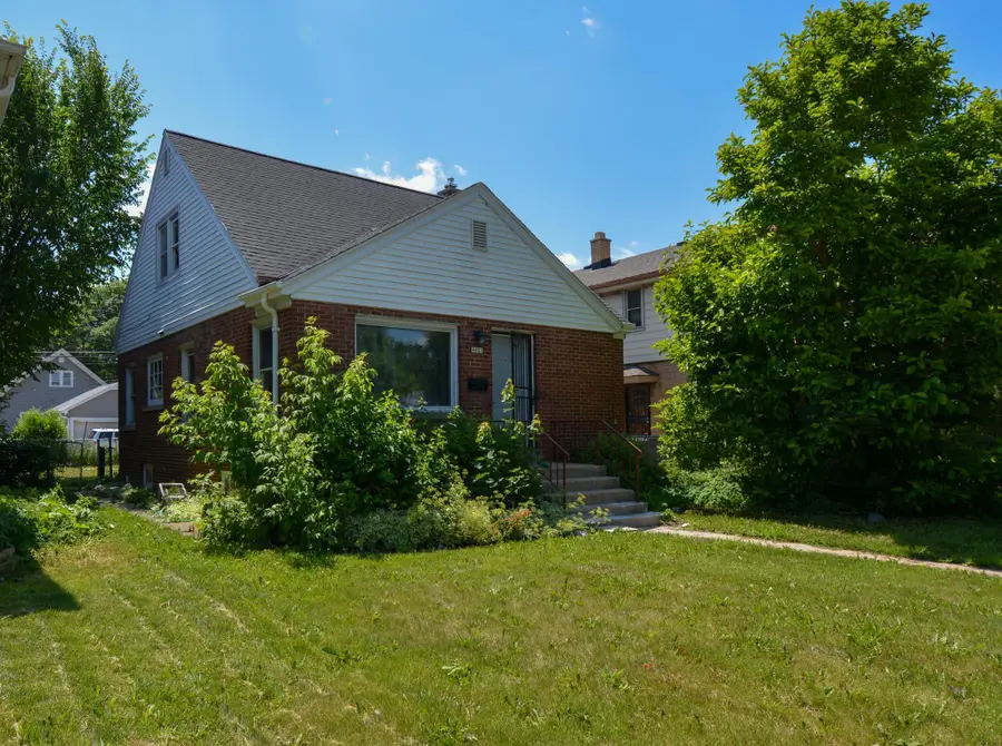 4623 W Fond Du Lac Ave, Milwaukee, WI 53216 - #3