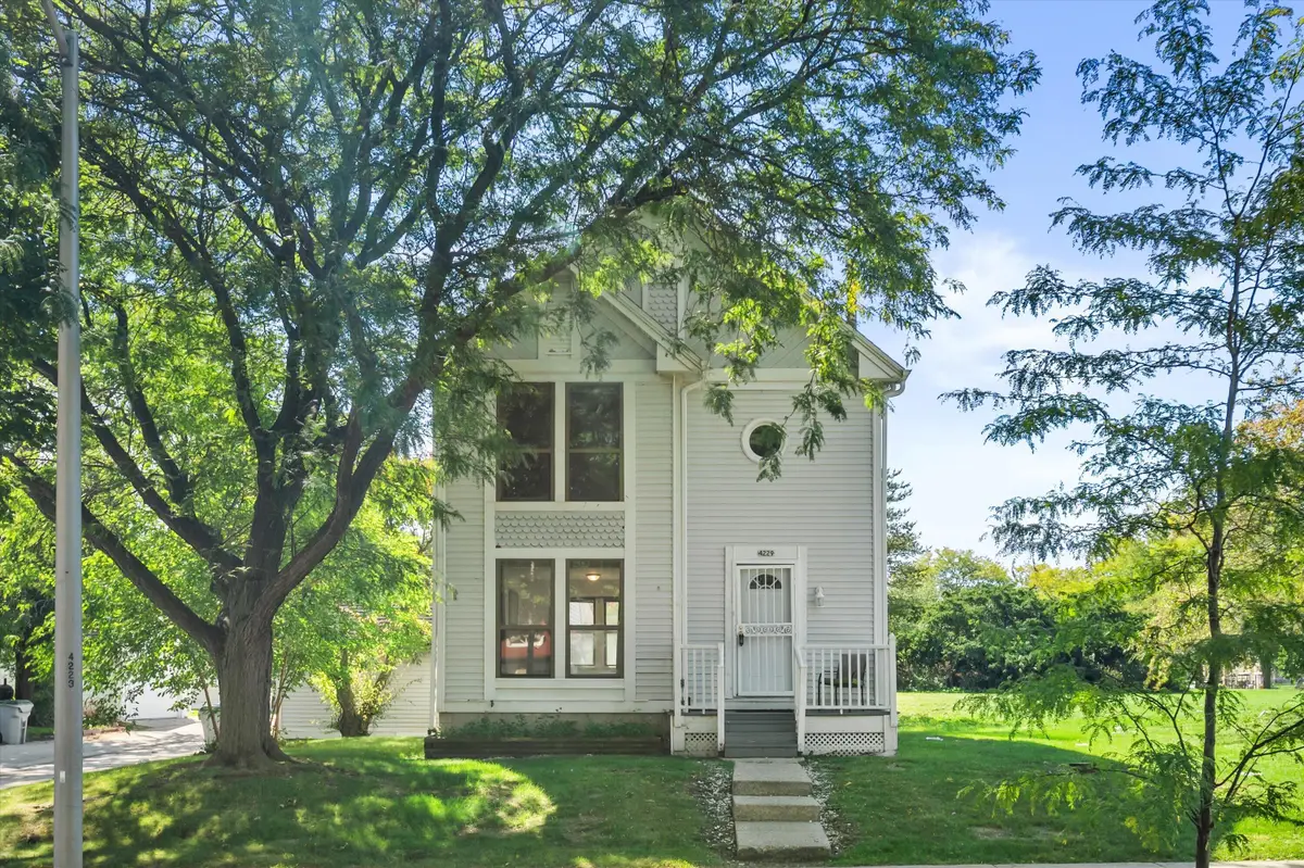 4229 W Meinecke Ave, Milwaukee, WI 53210 - #1