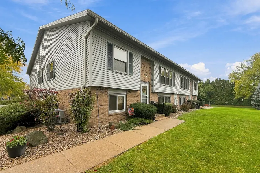 10248 W Parkedge Cir, Franklin, WI 53132 - #3