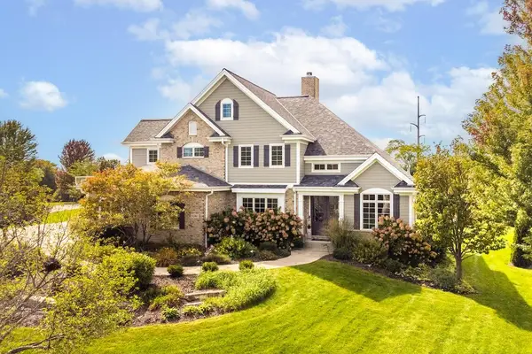 1286 Mary Hill Cir, Hartland, WI 53029