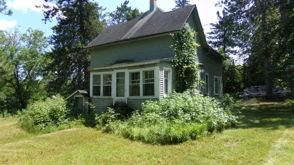 14288 Ridge St, Mountain, WI 54149