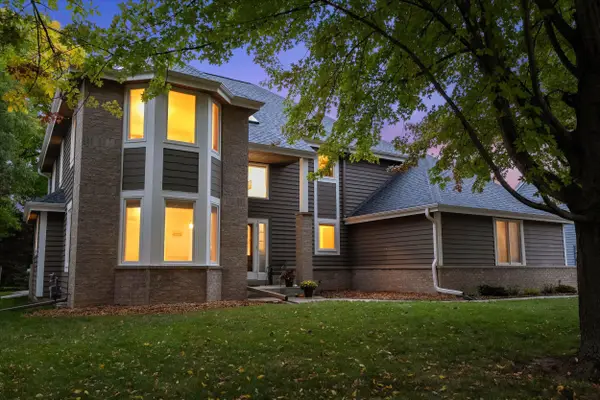 1264 Creekside Ln, Grafton, WI 53024