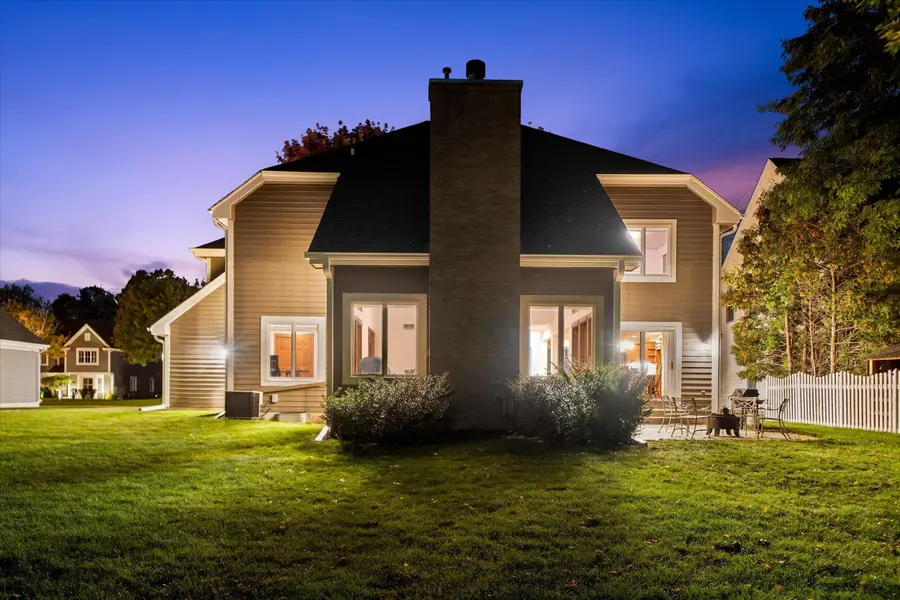 1264 Creekside Ln, Grafton, WI 53024 - #3