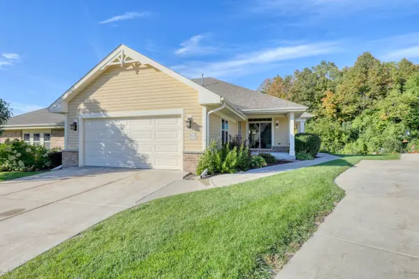 W129N6745 Northfield Cir, Menomonee Falls, WI 53051