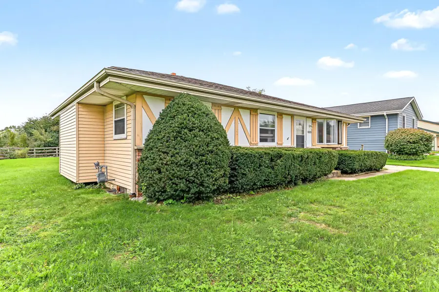 10090 S Oak Ln, Oak Creek, WI 53154 - #3