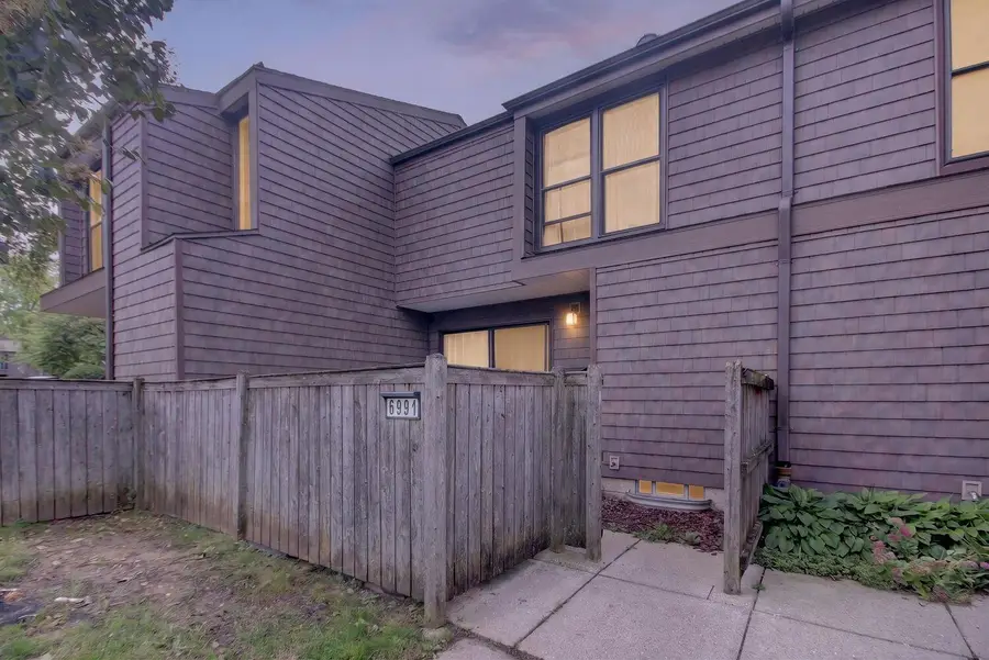 6991 W Glenbrook Rd, Milwaukee, WI 53223 - #2
