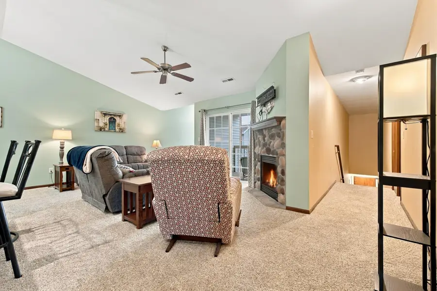W197N17002 Stonewall Dr, Jackson, WI 53037 - #3