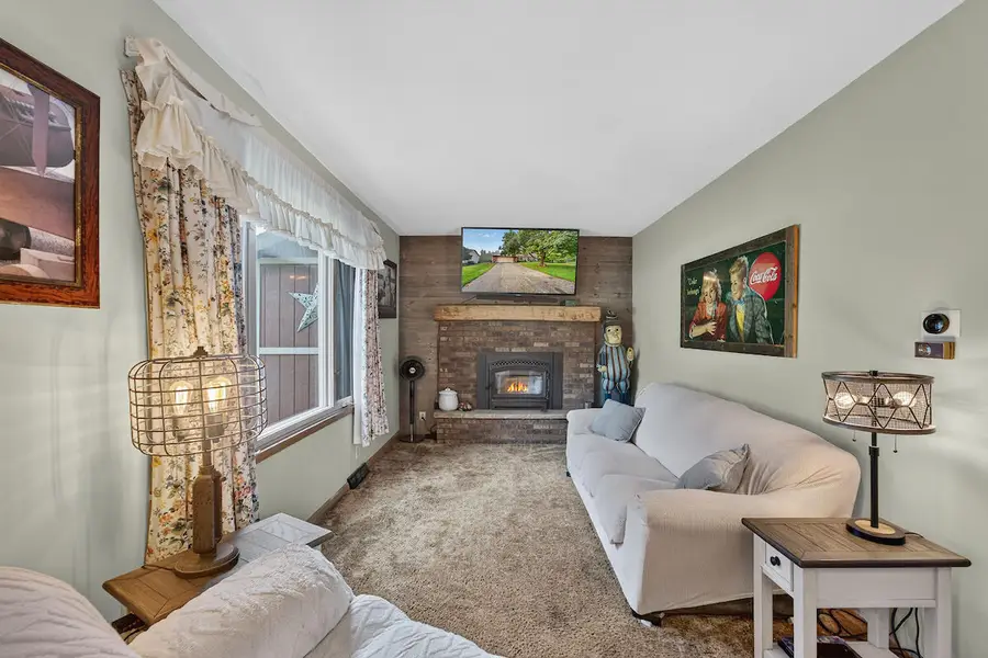 8323 10 Pl, Kenosha, WI 53144 - #3