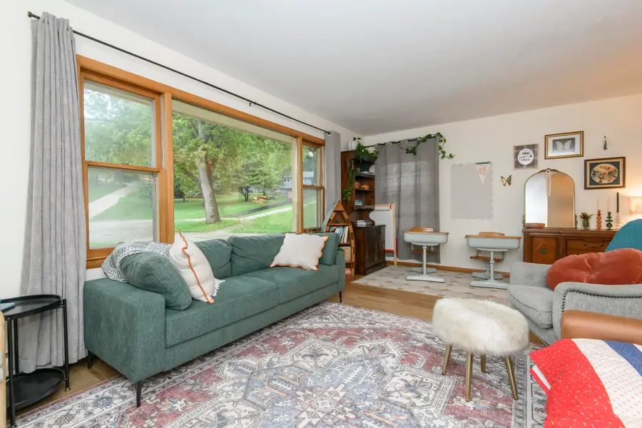 606 Lee Ct, Waukesha, WI 53186 - #3