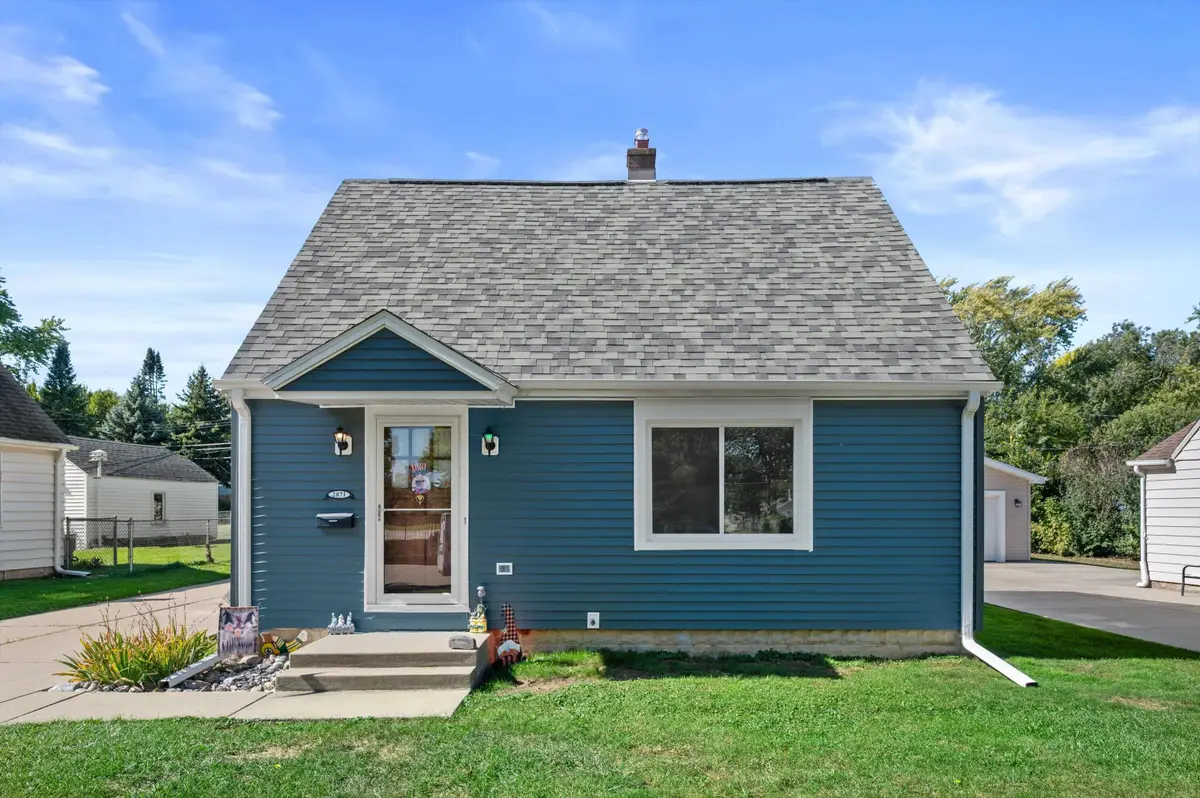 2871 S 85th St, West Allis, WI 53227 - #1