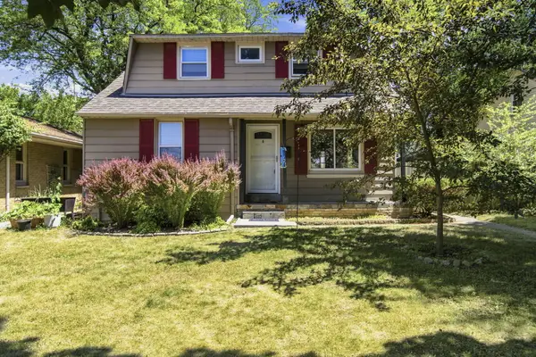 4858 N Iroquois Ave, Glendale, WI 53217