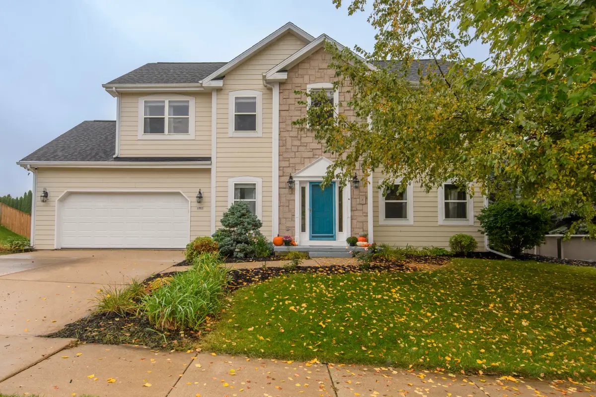 1887 Wayside Dr, Hartford, WI 53027 - #1