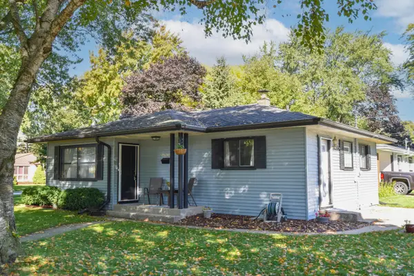 N40W6548 Jackson St, Cedarburg, WI 53012