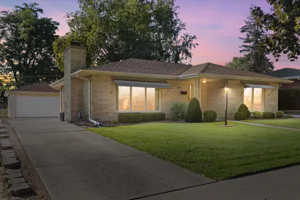 800 Echo Ln, Racine, WI 53406