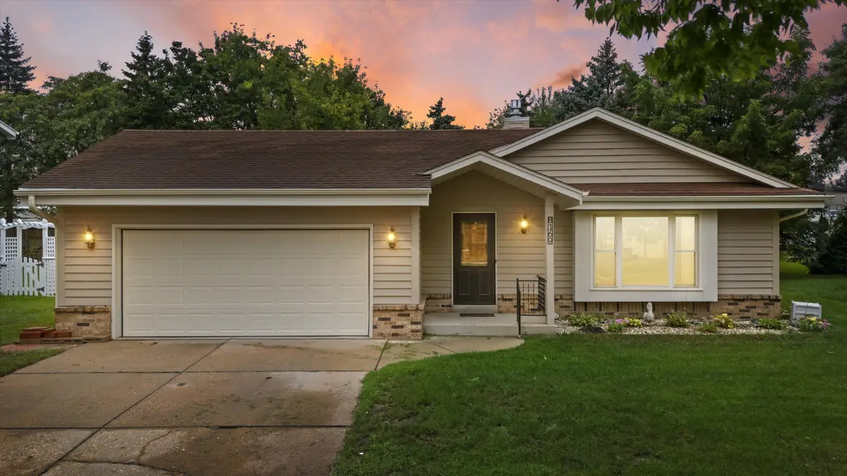 8169 S Wilding Dr, Oak Creek, WI 53154 - #1