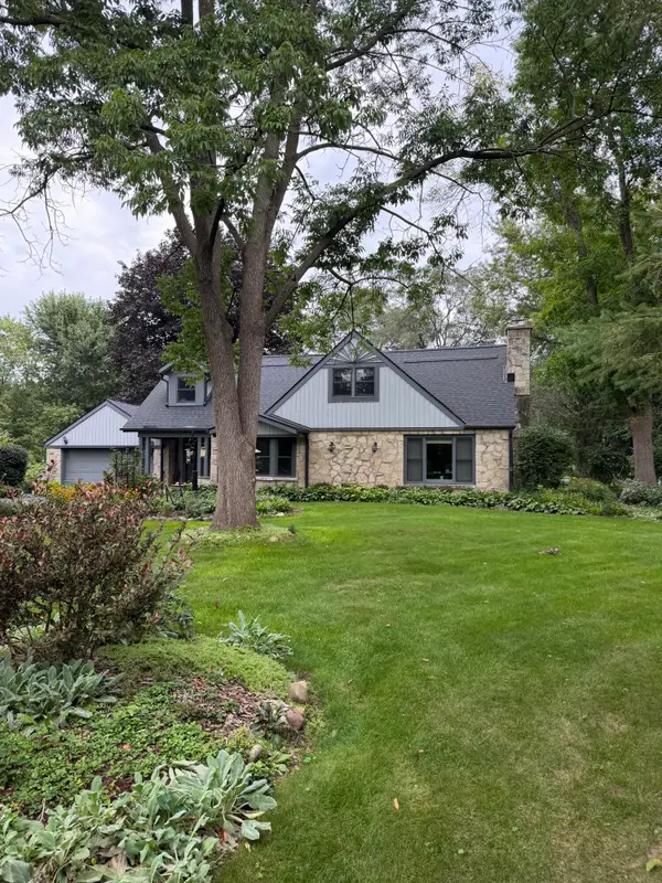 2520 Thornapple Ln, Brookfield, WI 53005