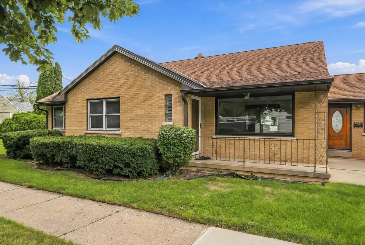 4432 W Howard Ave, Milwaukee, WI 53220 - #1