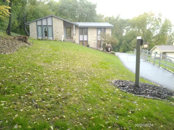 2116 Harris Highland Dr, Waukesha, WI 53188