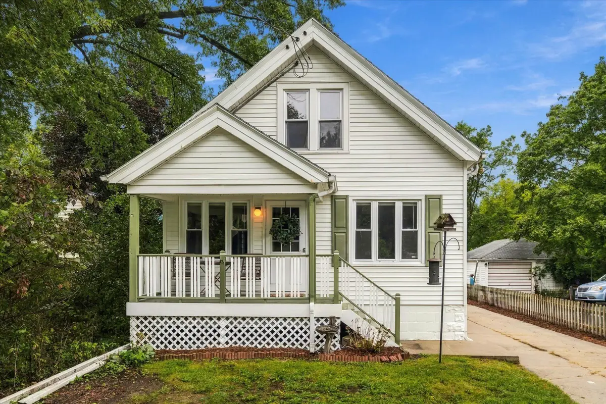 12418 W Meadow Ln, New Berlin, WI 53151 - #1
