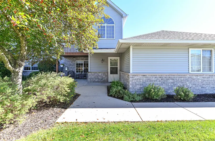 2211 N University Dr, Waukesha, WI 53188 - #3
