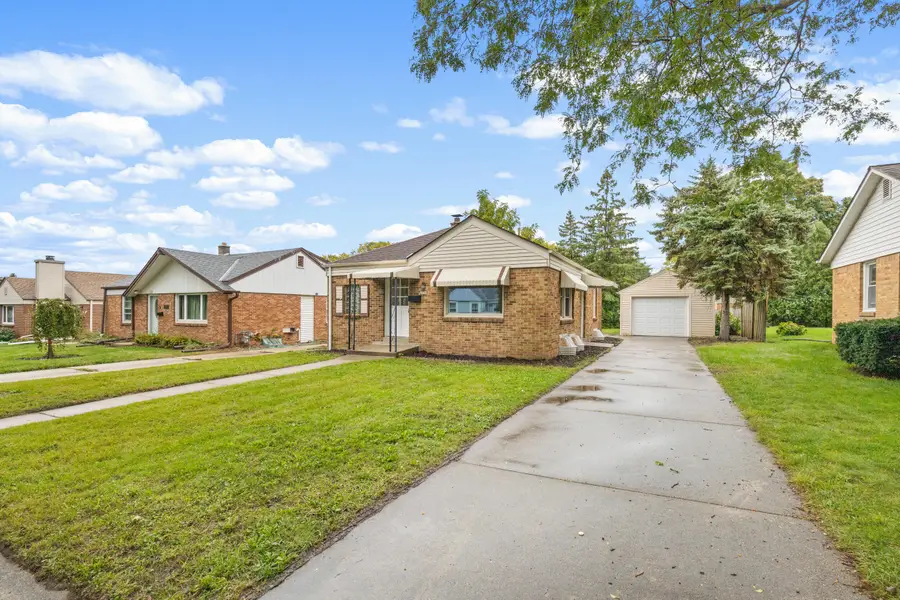 2736 S 52nd Pl, Milwaukee, WI 53219 - #2