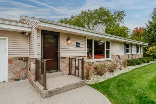 3035 Pilgrim Rd, Brookfield, WI 53005