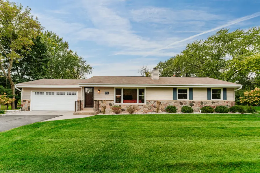 3035 Pilgrim Rd, Brookfield, WI 53005 - #2